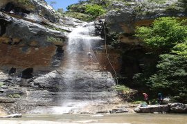 La dernière cascade de 30m au Consusa - Canyoning au mont Perdu - Espagne